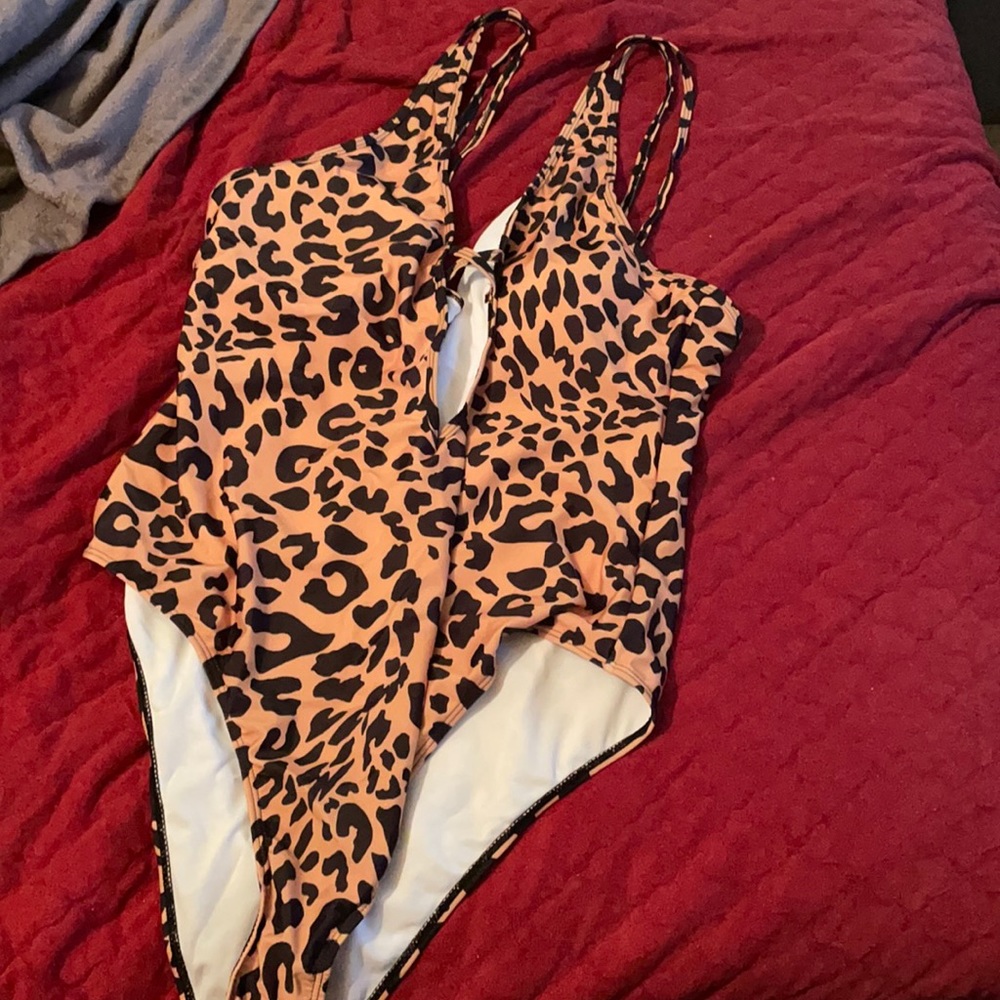 Plus Allover Graphic Plunging One piece Swimsuit